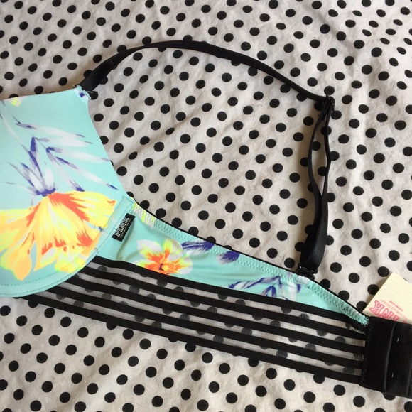 Pink Victoria Secret bra - Picture 4 of 6